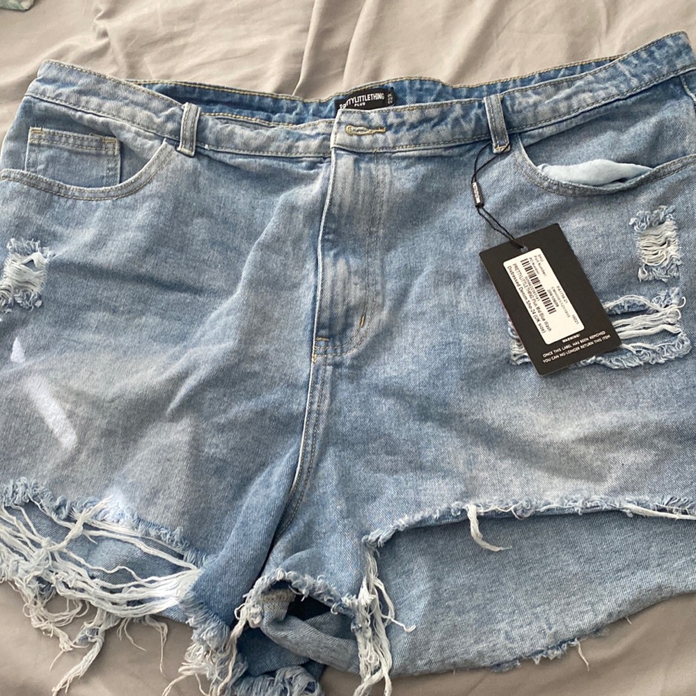Plus mid blue wash distressed denim shorts